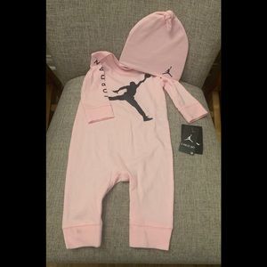💖 Baby girls clothing 💖 jumper & beanie 6M